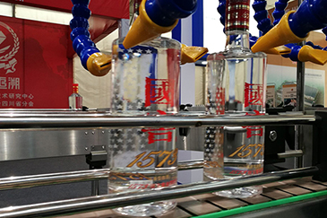 東莞市銳天機電科技有限公司攜旗下品牌雷茨（RAETTS）參加2017中國國際酒業(yè)博覽會開幕。