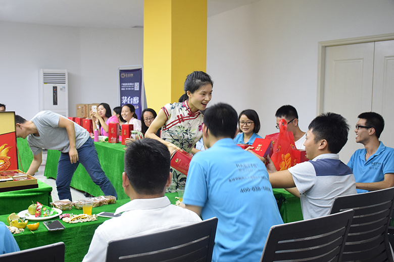 情暖中秋，愛在銳天！—2018銳天中秋節(jié)感恩活動(dòng)